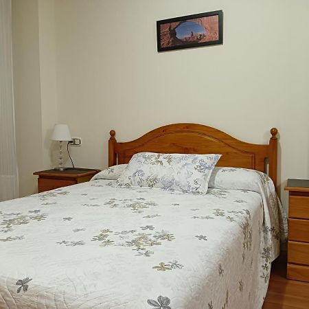 Apartamentos Chevere Rojo-Huca Oviedo Luaran gambar