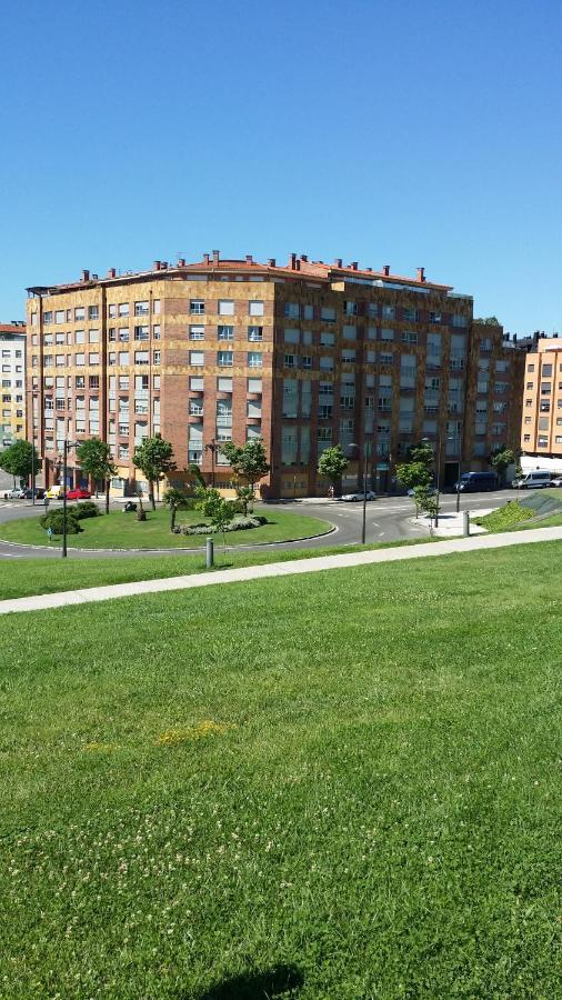 Apartamentos Chevere Rojo-Huca Oviedo Luaran gambar
