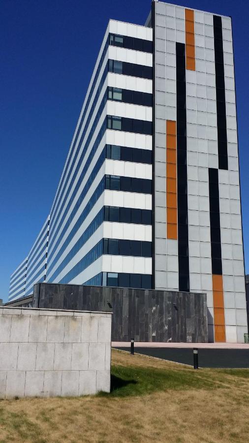 Apartamentos Chevere Rojo-Huca Oviedo Luaran gambar