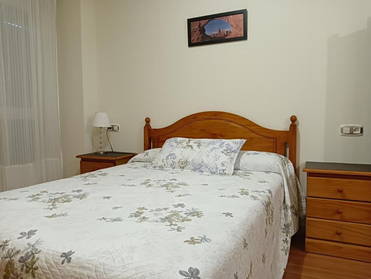 Apartamentos Chevere Rojo-Huca Oviedo Luaran gambar