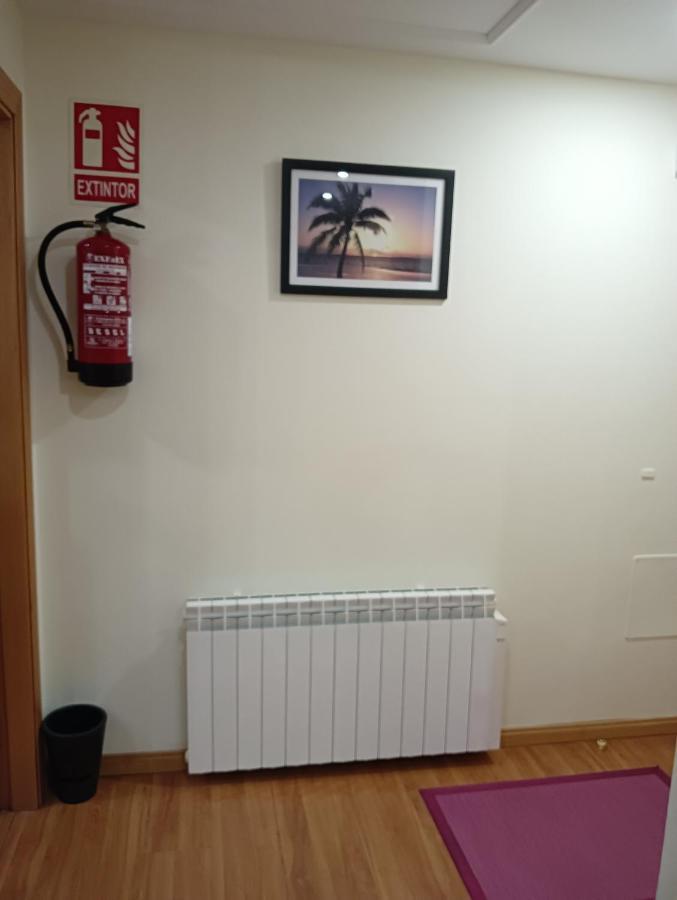 Apartamentos Chevere Rojo-Huca Oviedo Luaran gambar