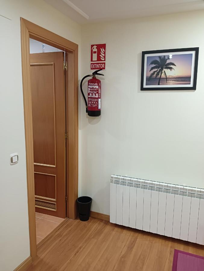 Apartamentos Chevere Rojo-Huca Oviedo Luaran gambar