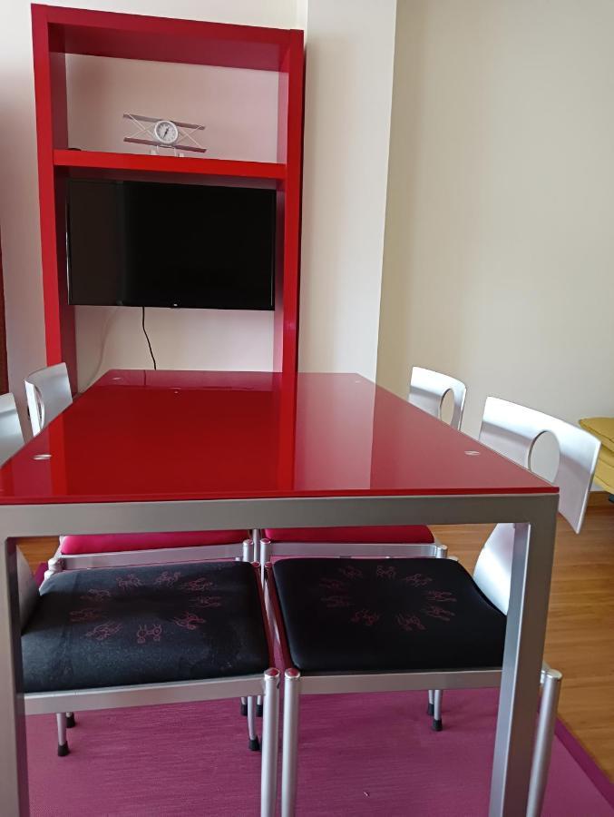 Apartamentos Chevere Rojo-Huca Oviedo Luaran gambar