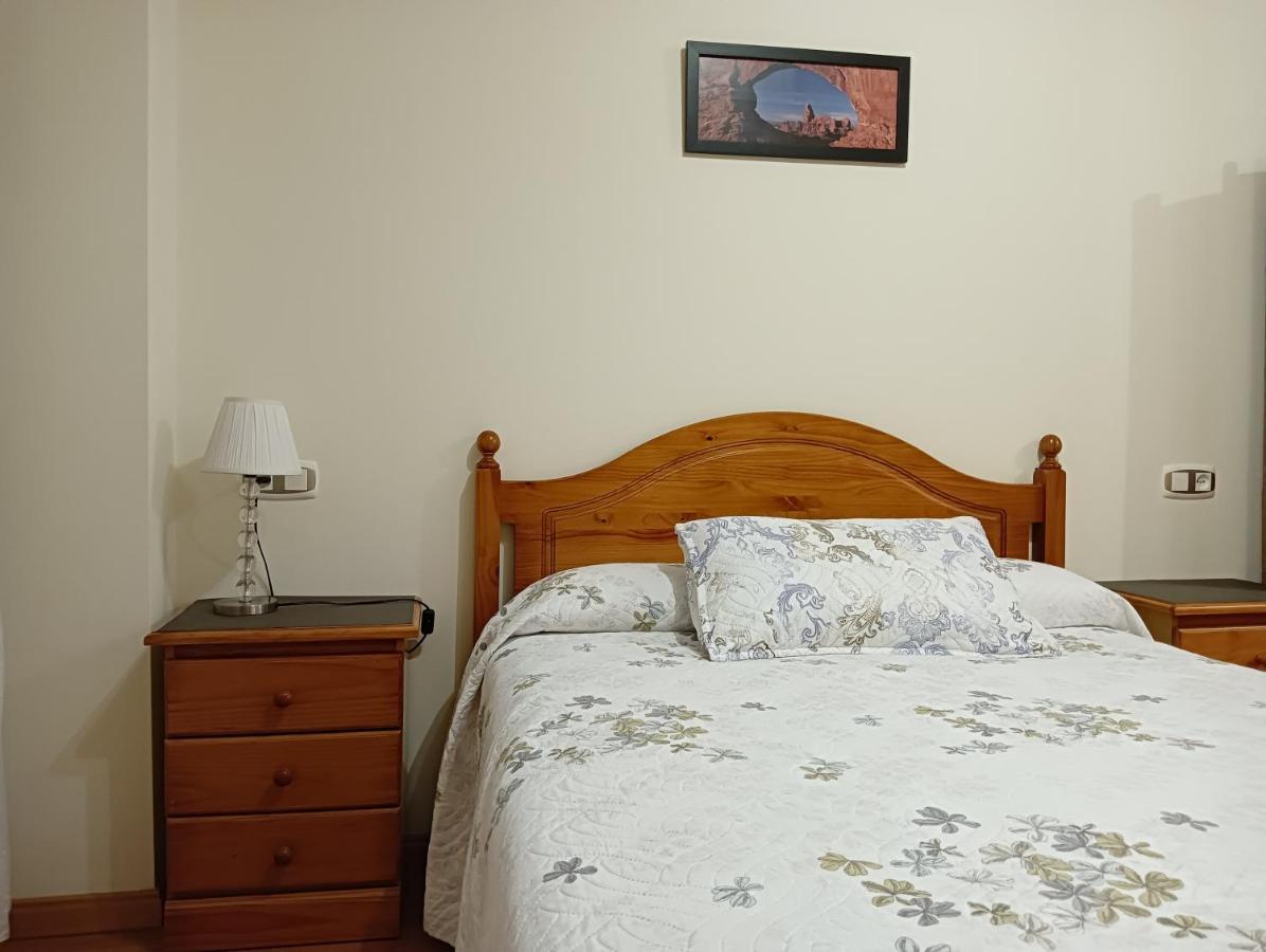 Apartamentos Chevere Rojo-Huca Oviedo Luaran gambar